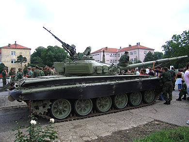 'M-84 è un carro armato da combattimento 390px-Yu_MBT_M-84_01