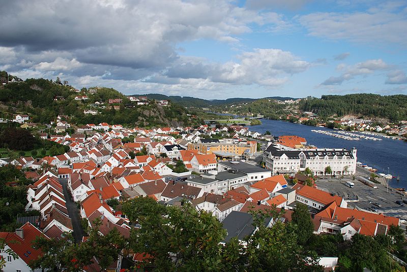 File:Øvrebyen - panoramio.jpg