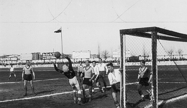 Football match between Polonia Bydgoszcz and Śmigły Wilno in Bydgoszcz in 1935