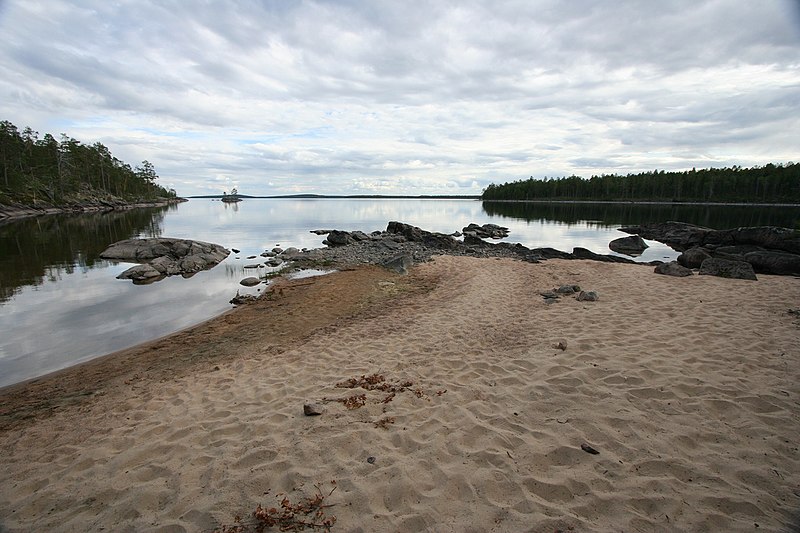 File:Топозеро-острова Ерасимшуарет - panoramio.jpg