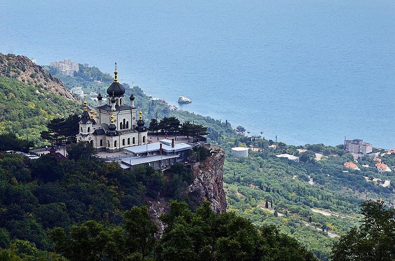 File:Форосская церковь. Вид с Байдарских Ворот..jpg