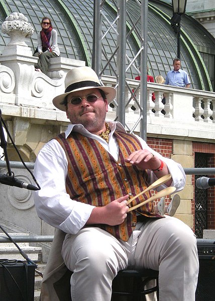 Klaus P. Steurer in '16er Buam' performance at Vienna's annual Stadtfest, 2009, in 'Burggarten'.