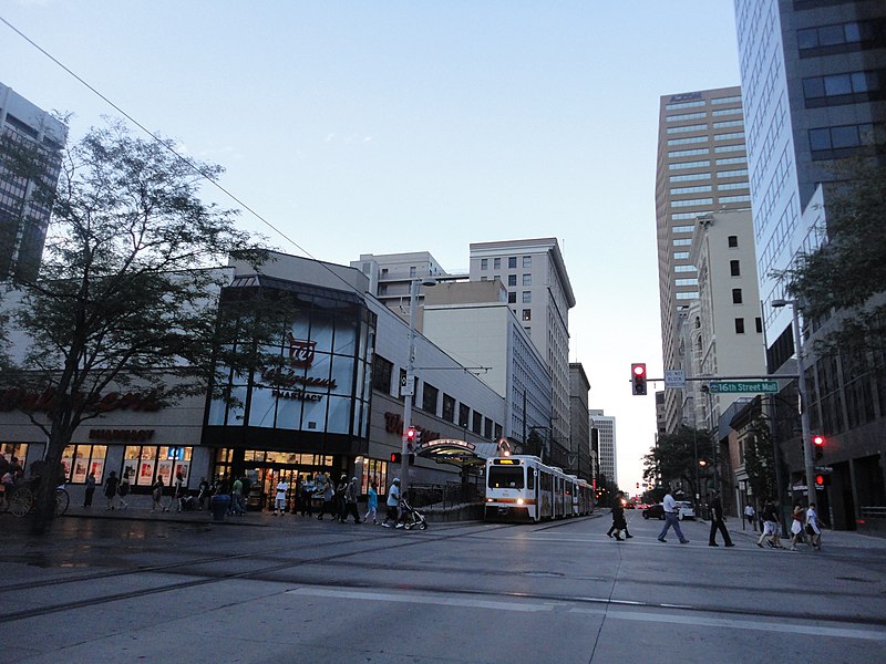 File:16th Street Mall (4931677056).jpg