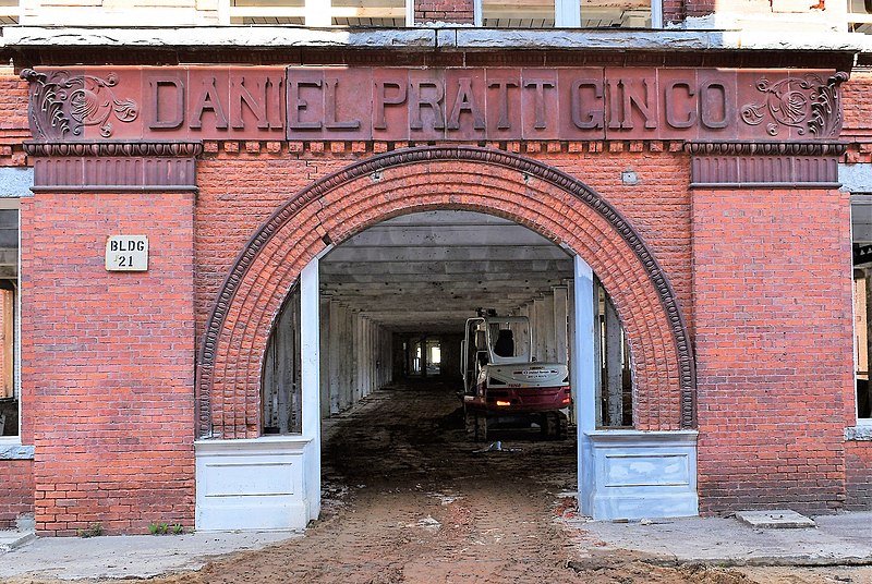 File:1898 Building entrance of the Daniel Pratt Cotton Gin Company.jpg