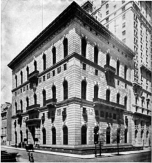 Clubhouse as seen in 1911 1911 Britannica-Architecture-University Club.png