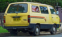 1982–1985 LiteAce van with biskut kacang hub cap (YM21; facelift)