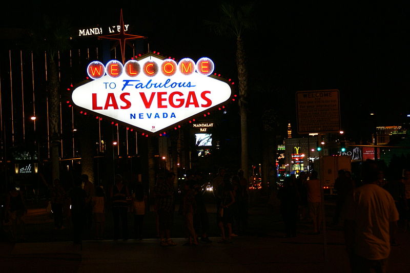 File:Las Vegas Sign at Night.JPG - Wikimedia Commons