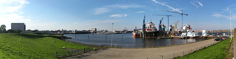 File:20120815 Haven Delfzijl Gn NL.jpg