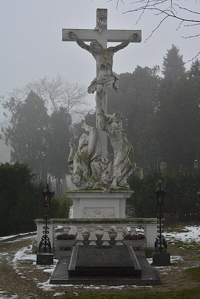 File:2016-01-09 (14) GuentherZ Wien23 Siebenhirtenstrasse16 Friedhof Liesing Priestergrab.JPG