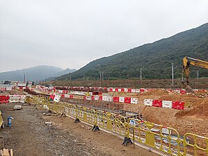 正在澆築車站路基兩側護土牆（2024年3月）