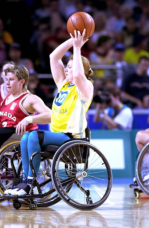 291000 - Wheelchair basketball Sharon Slann ball - 3b - 2000 Sydney match photo