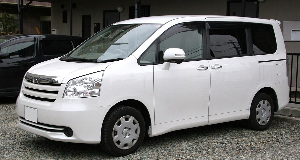 2nd generation Toyota Noah.jpg