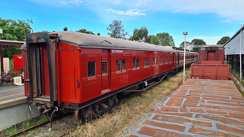 File:65AW at Moorooduc Station.jpg