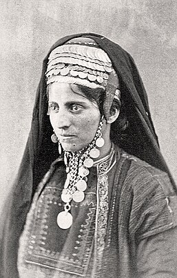 A Bethlehem woman c.1870.jpg