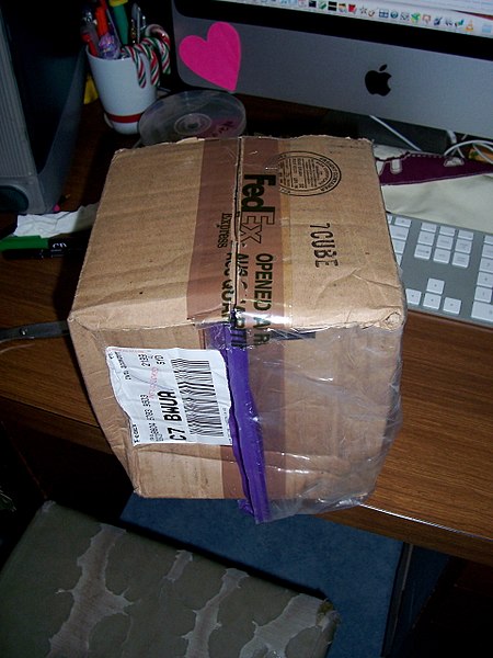 File:A mysterious box... (4253114519).jpg