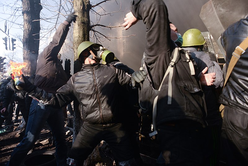 File:A protester holding Molotov Cocktail seen as the clashes develop in Kyiv, Ukraine. Events of February 18, 2014-2.jpg