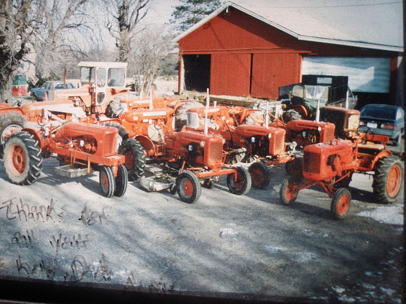 File:Allis-Chalmers tractors, B, CA, WC, WD-45, D14, D15, D17, 190XT.jpg