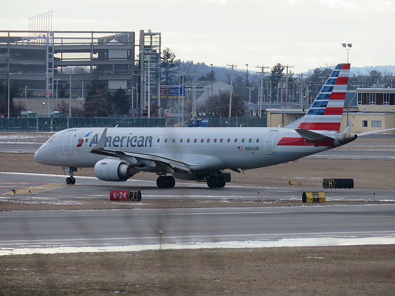 File:American Airlines E190 at MHT.jpg