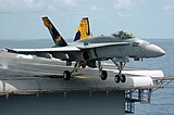 En F/A-18C Hornet från Golden Dragons startar från USS Kitty Hawk den 17 augusti 2005.