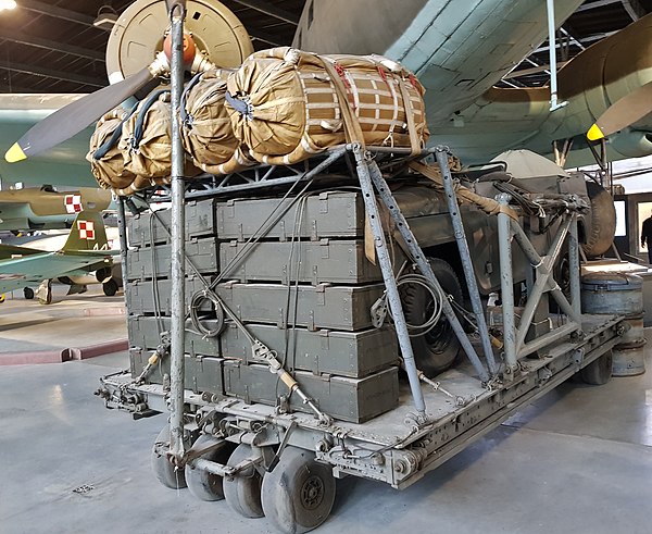 P-7 airdrop platform for use with An-12 aircraft. Equipped with MKS-5-12P parachute system. Loaded weight 4000-4900 kg. First used at the October Stor