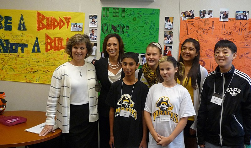 File:Attorney General Kamala Harris visits Peterson Middle School to discuss online safety and cyberbullying 06.jpg