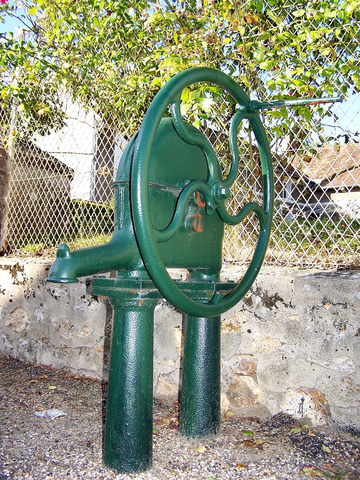 Fichier:Pompe à eau manuelle.jpg — Wikipédia