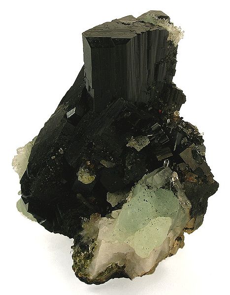 File:Babingtonite-Prehnite-bab06a.jpg