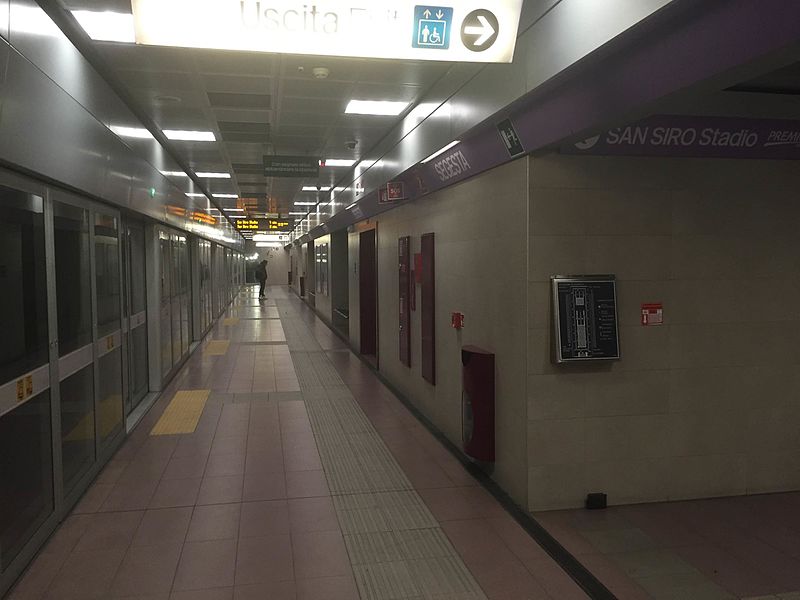 File:Banchina stazione Segesta (metropolitana di Milano linea M5).JPG