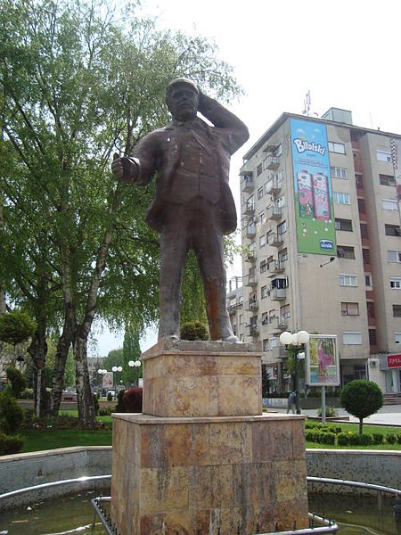 File:Batko Gjorgjija monument in the square of Kumanovo.JPG