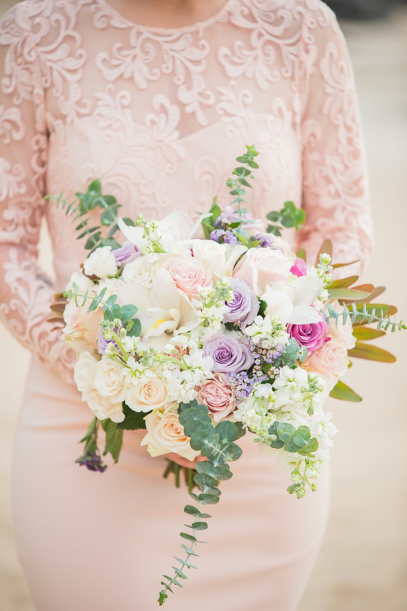 This beach wedding bouquet includes roses, eucalyptus, and tuberose.