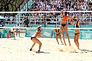 Deutsch: Beachvolleyball bei den Olympischen Jugendspielen 2018; Tag 9, 15. Oktober 2018; Mädchen, Viertelfinale: USA-Spanien 2–1 (21–19/17–21/15–9) English: Beach volleyball at the 2018 Summer Youth Olympics at 15 October 2018 – Girls Quarterfinals: USA-Spain 2–1 (21–19/17–21/15–9)