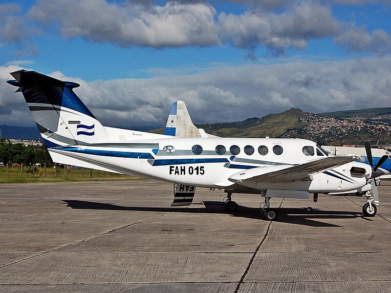 File:Beechcraft 200 Super King Air, Honduras - Air Force JP7272329.jpg