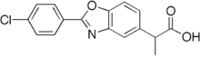 Dua-dimensi monokrom diagram yang menunjukkan struktur molekul Benoxaprofen, uing heksagonal gaya untuk menggambarkan senyawa kimia.