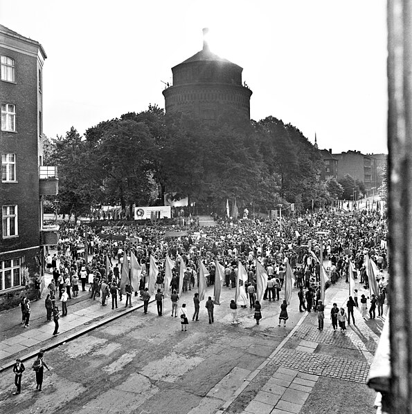 File:Berliner Wasserturm Knaackstraße.jpg