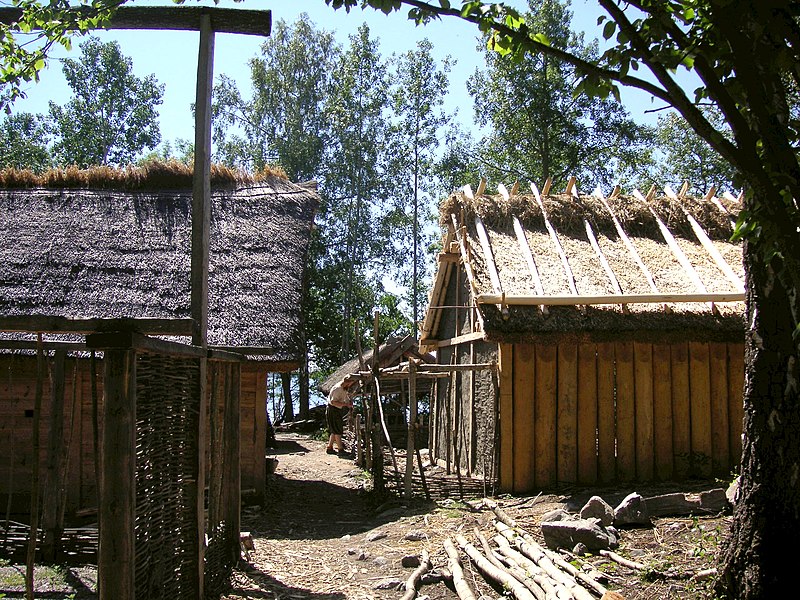 File:Birka hus 2008a.JPG