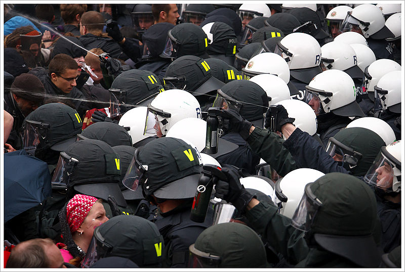 File:Blockupy 2013 pepper pray.jpg