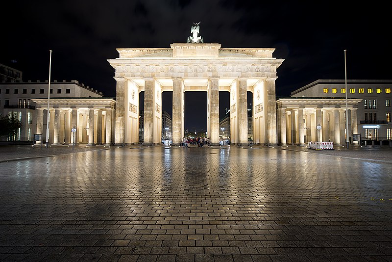 File:Brandenburg Gate (8331820044).jpg