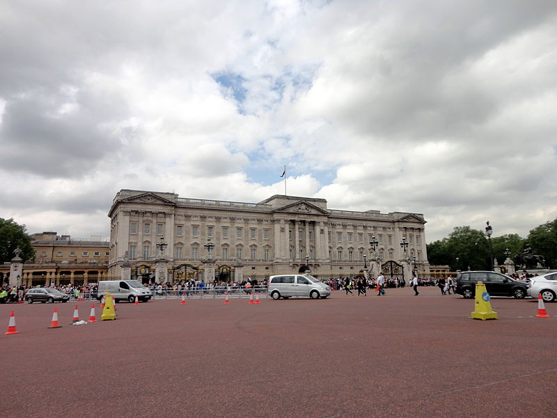 File:Buckingham Palace 6 2012-07-05.jpg