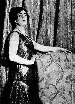 Bullan Weijden spelar titelrollen i Lehárs operett Clo-Clo på Stora Teatern, Göteborg 1926.