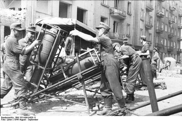 File:Bundesarchiv Bild 101I-696-0426-11, Warschauer Aufstand ...