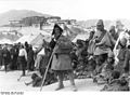 Bundesarchiv Bild 135-S-16-20-11, Tibetexpedition, Neujahrsfest, Zuschauer.jpg