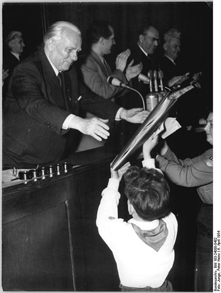 File:Bundesarchiv Bild 183-24000-0482, Berlin, IV. SED-Parteitag.jpg