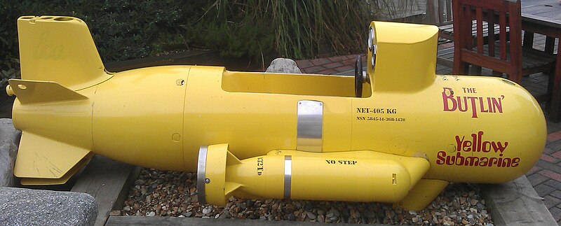 File:Butlin Yellow Submarine.jpg