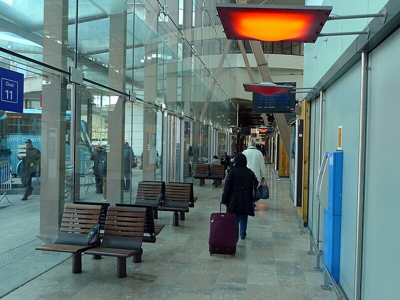 File:Côté gare routière, hall de la gare SNCF Marseille-Saint-Charles(MARSEILLE,FR13).jpg