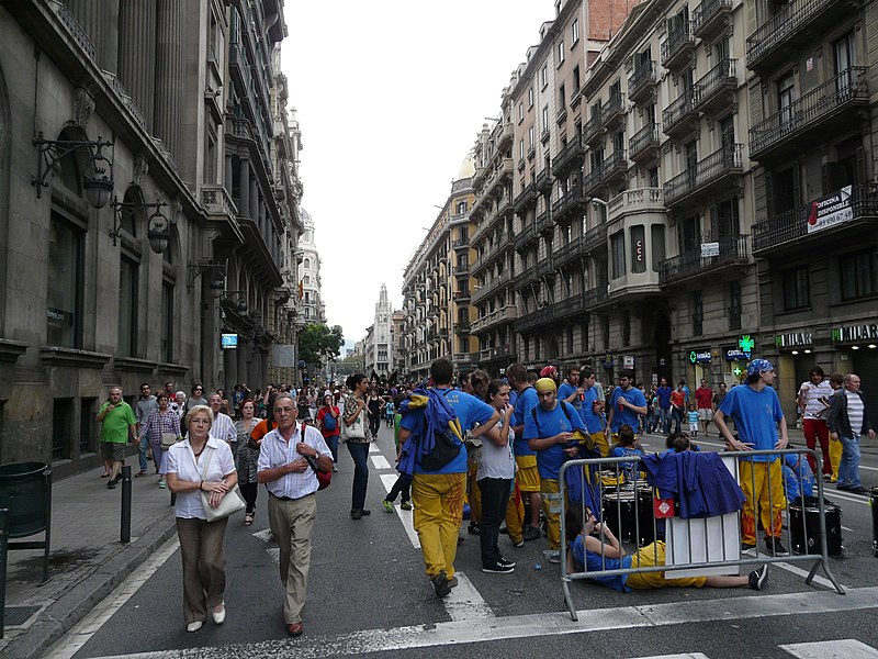 File:Caixa Catalunya - Correfoc infantil i preparatius del correfoc gran P1160666.JPG