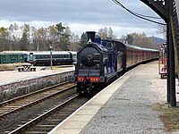 Caledonian steam locomotive No.828 arriving at Boat of Garten station - geograph.org.uk - 5766729.jpg