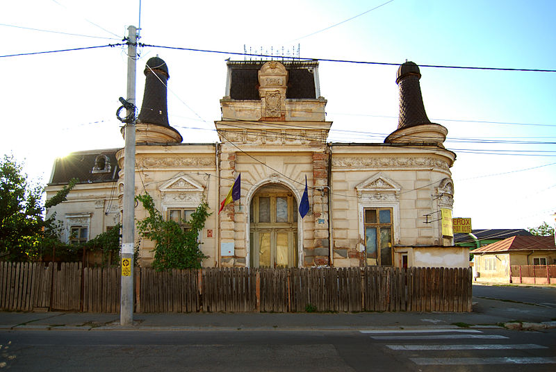 File:Casa Cruțescu Călărași str Ion Heliade Rădulescu nr 13 fațadă SV.JPG