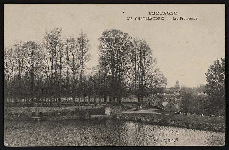 File:Châtelaudren - Promenades - AD22 - 16FI569.jpg