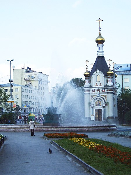 Kapel voor sint Jekaterina op het arbeidsplein. De kapel werd gebouwd in 1998 ter gelegenheid van de 275e verjaardag van de stad