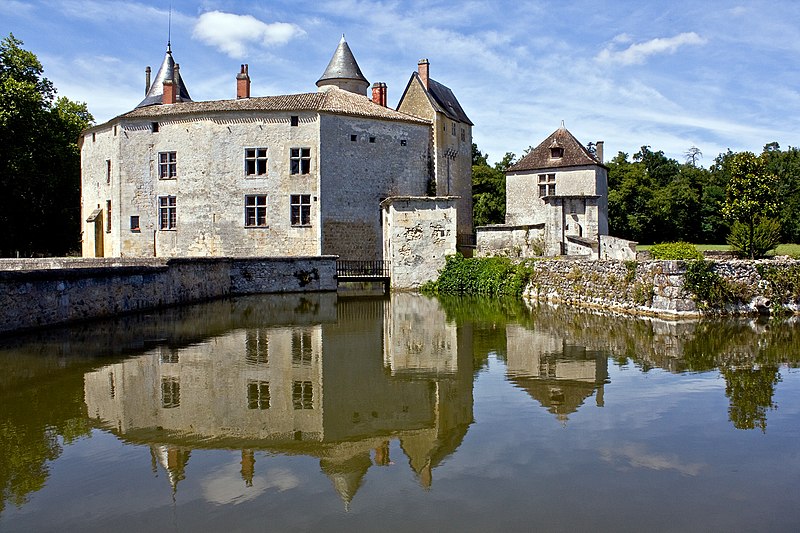 File:Chateau Montesquieu 96.jpg